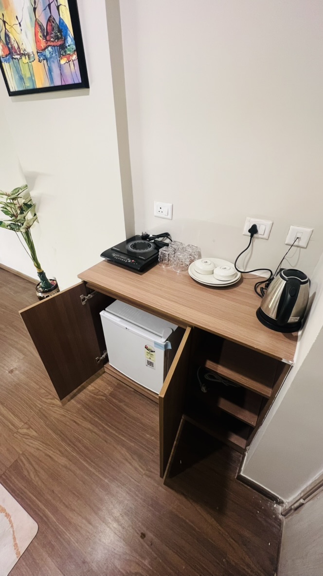 Kitchenette with induction, kettle and mini fridge